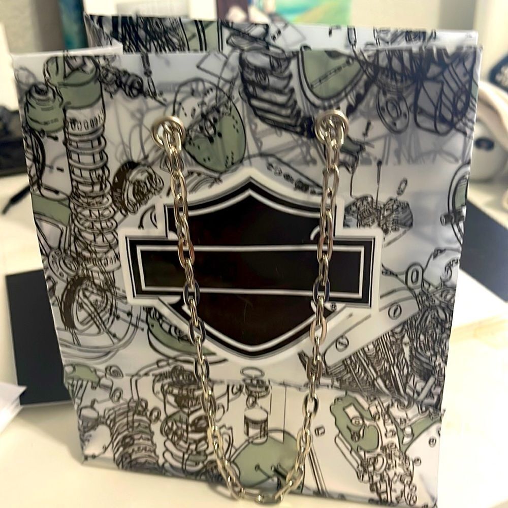 ‎Harley Davidson Gift Bag with Chain Handle
